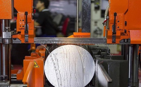 港北立式金属带锯床切削出现跑带故障解决方法！